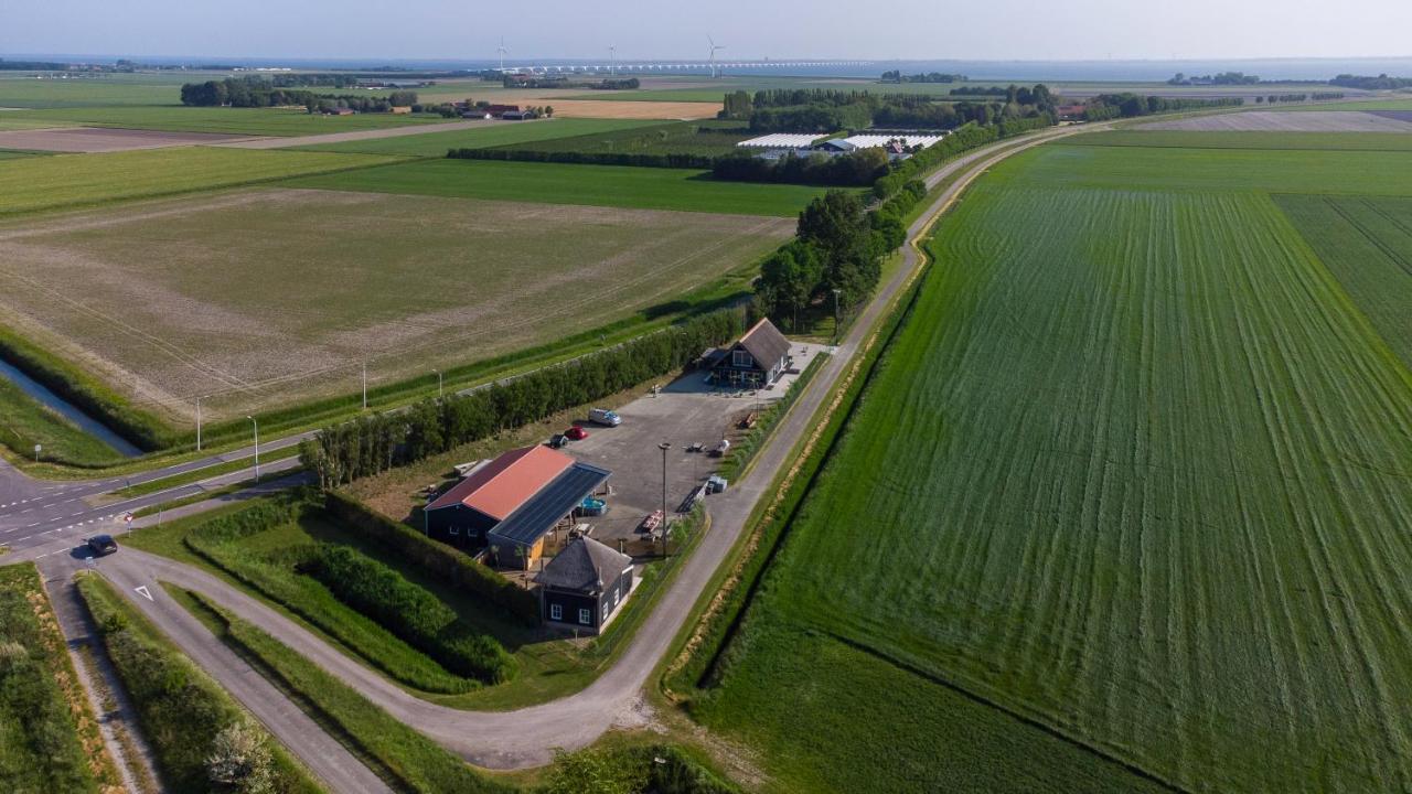 Den Hooimijt Villa Kats Luaran gambar