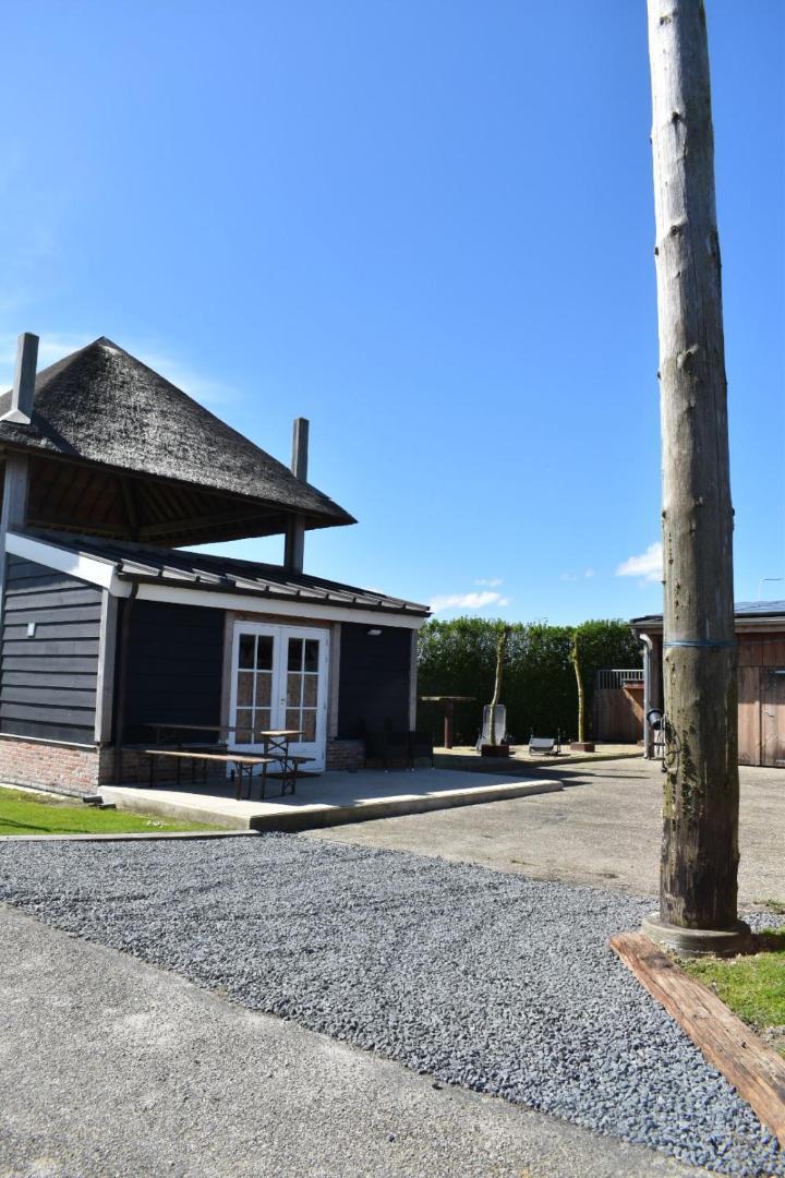 Den Hooimijt Villa Kats Luaran gambar