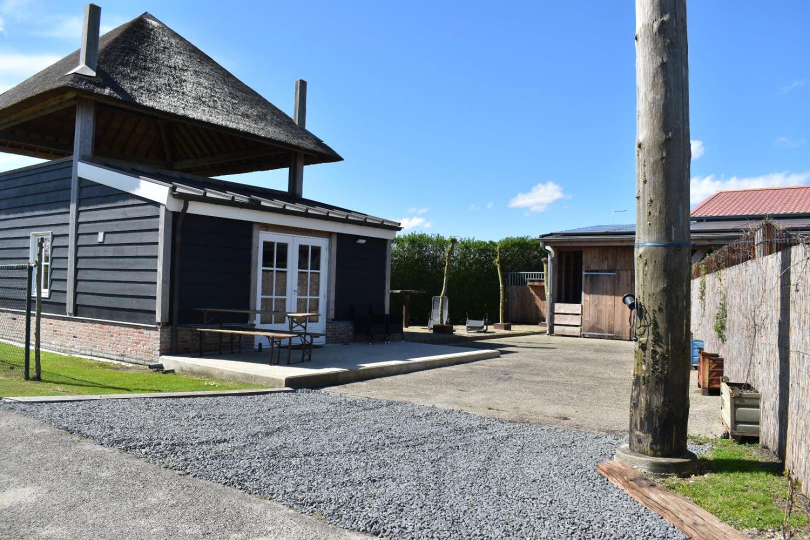 Den Hooimijt Villa Kats Luaran gambar